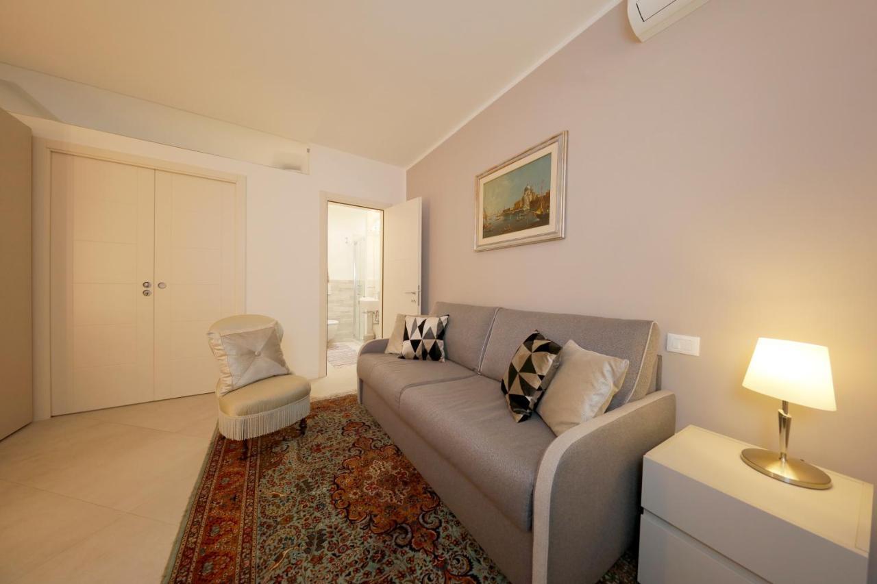 Siena Uptown - Sabrina'S Charming Apartment Buitenkant foto